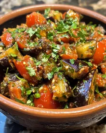 Ensalada Marroquí de Zaalouk: Una Ensalada Ahumada de Berenjena y Tomate